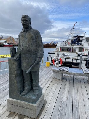 A statue of Adolf Lindstrom