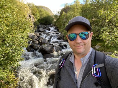 Waterfall at the trail start in Sørvågen