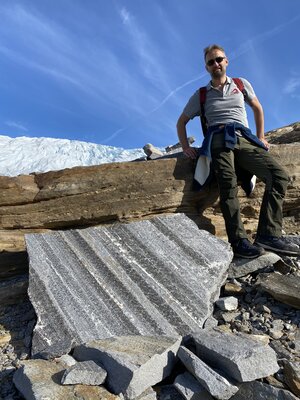 Paul at an oddly shaped Flat Stone (which Pim's mom would love, we're sure)