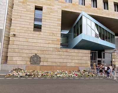 The Brittish Embassy in Berlin - homage to Queen Elizabeth