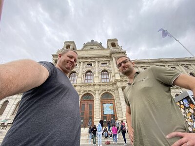 0.5-Selfie of Paul and Pim at Kunsthistorisches Museum Wien