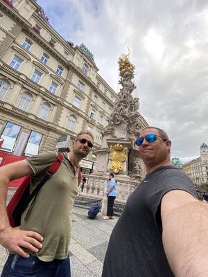 0.5-Selfie of Pim and Paul at the Column of Pest (Column of The Trinity)