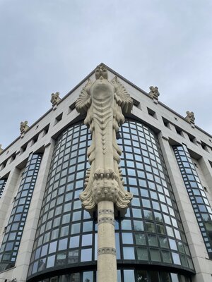 A strange-looking Birdlike statue at the TU Wien library